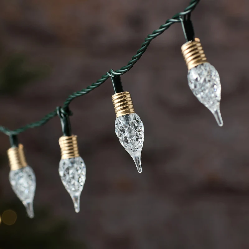 Warmweiße LED-Lichterkette außen mit 50 facettierten Tropfen und Timer-Funktion