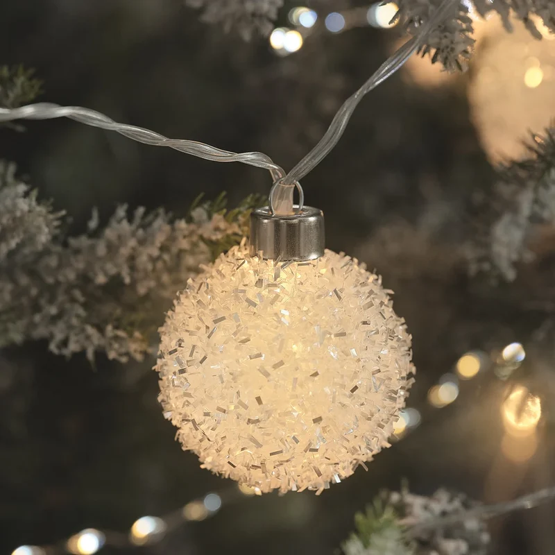 Batteriebetriebene 10er LED-Lichterkette mit Glaskugeln in Warmweiß