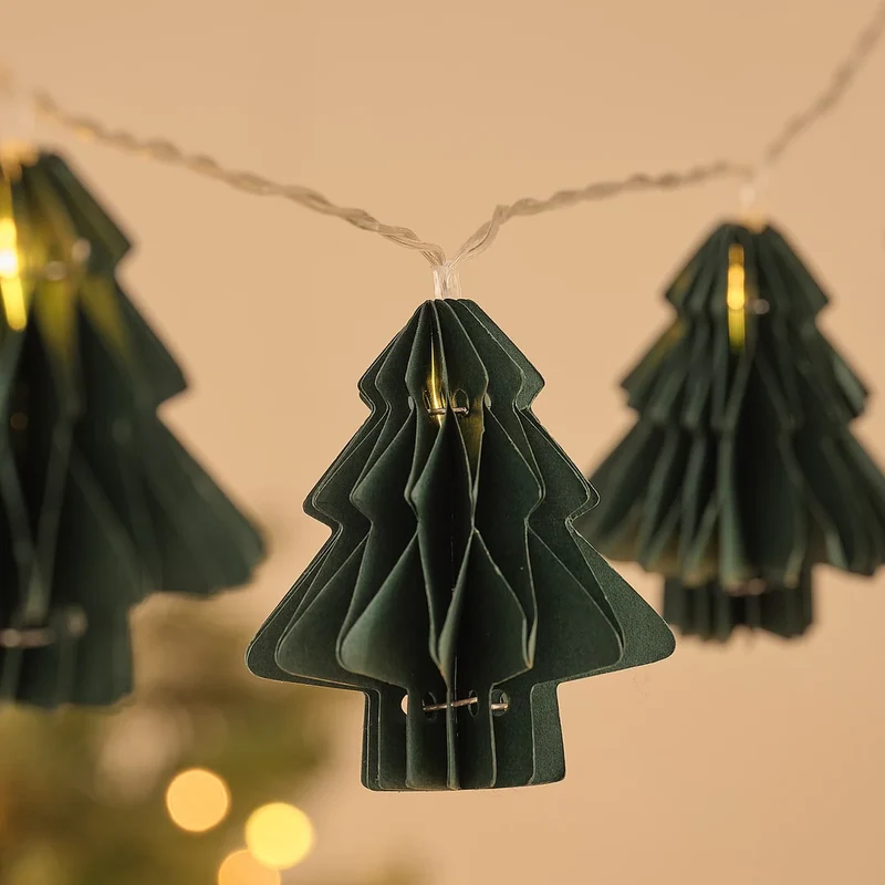 LED-Lichterkette mit 10 grünen Papier-Weihnachtsbäumen