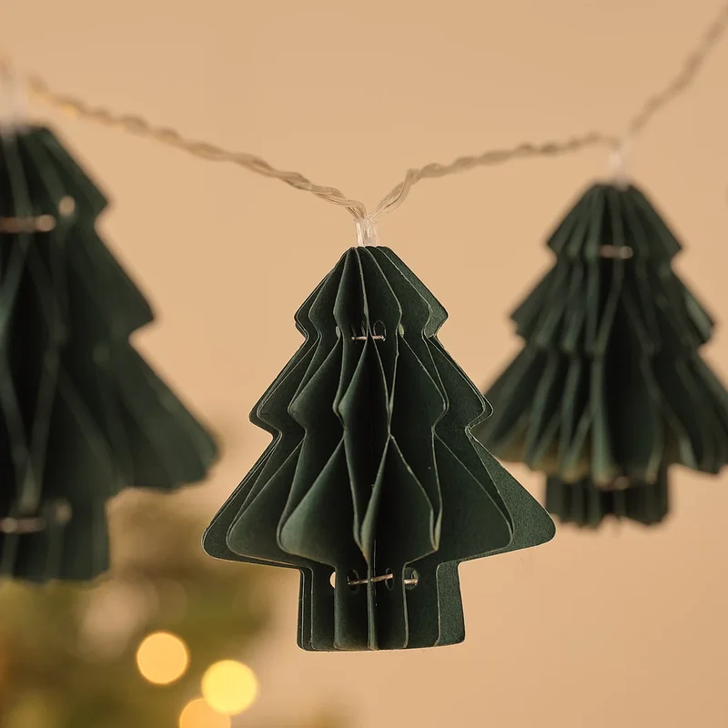 LED-Lichterkette mit 10 grünen Papier-Weihnachtsbäumen