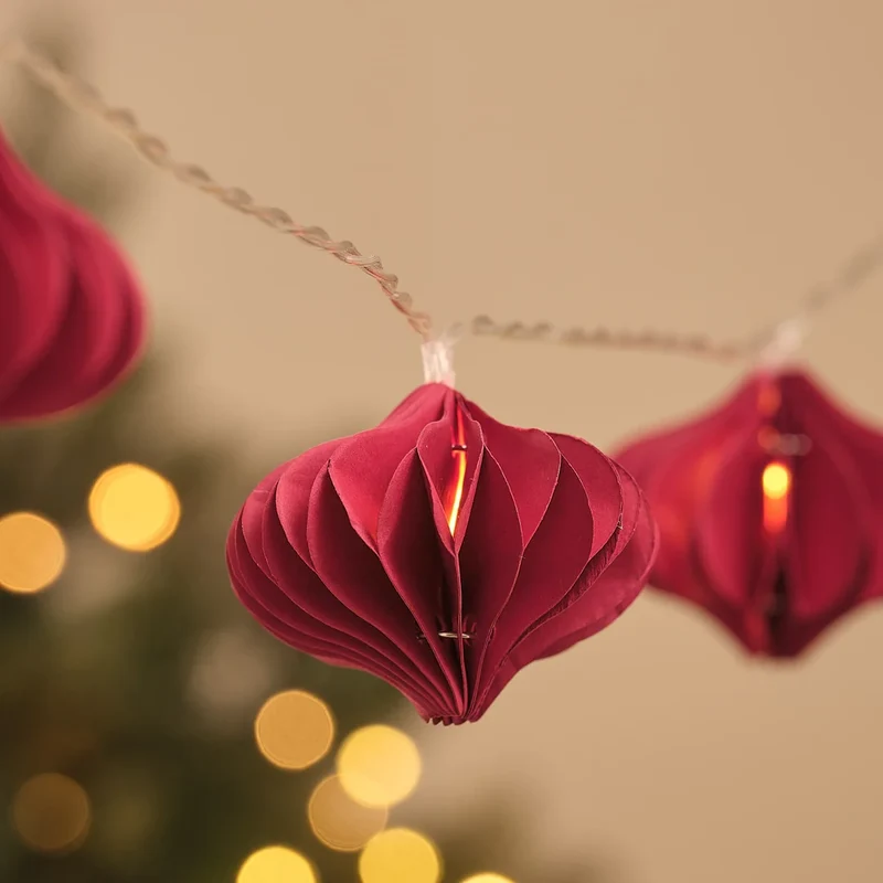 LED-Lichterkette mit 10 Weihnachtskugeln aus rotem Papier