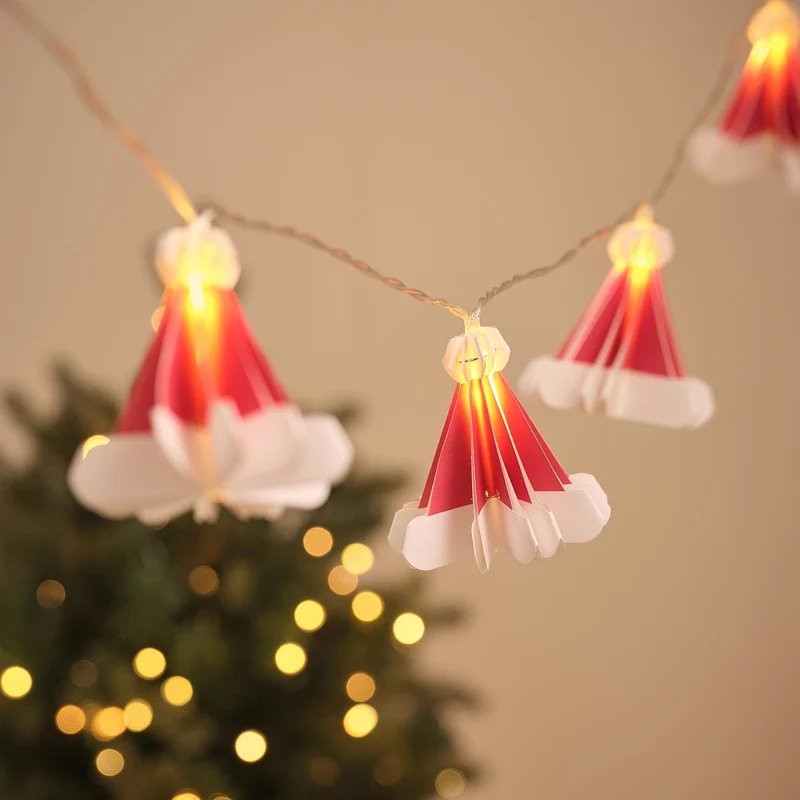 Warmweiße LED-Lichterkette mit 10 Weihnachtsmützen aus Papier