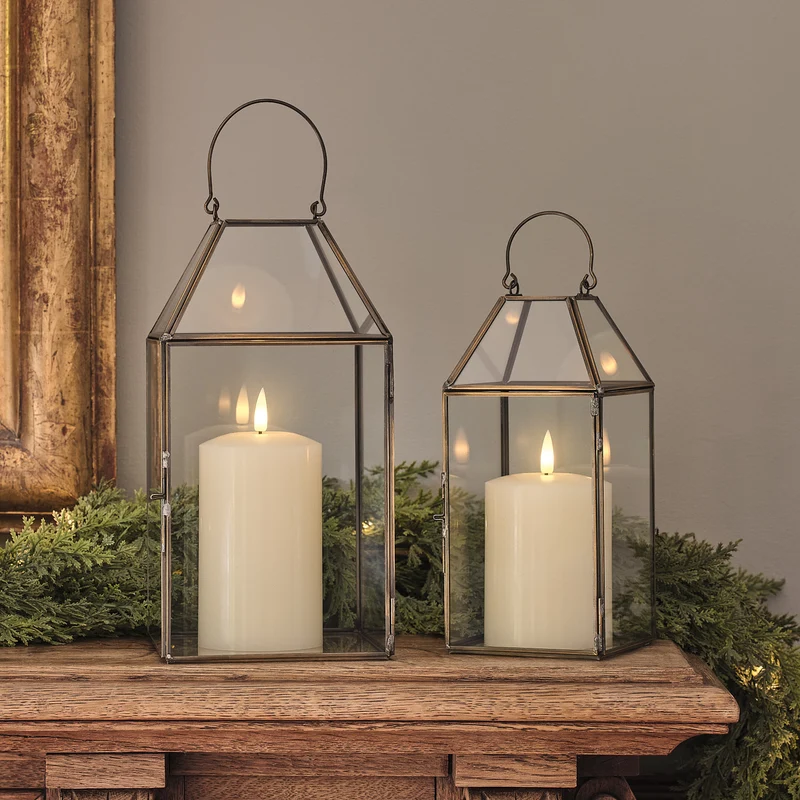 2er Set Vicarage LED-Laternen in Gold mit TruGlow® Kerzen und Fernbedienung