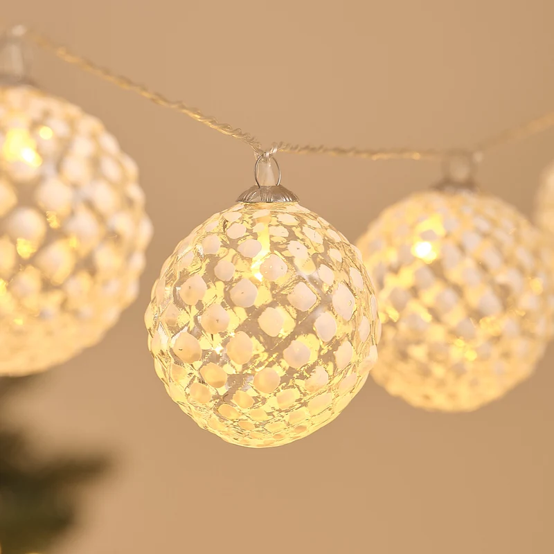 LED-Schneeball-Lichterkette mit 10 gefrosteten Glaskugeln für außen