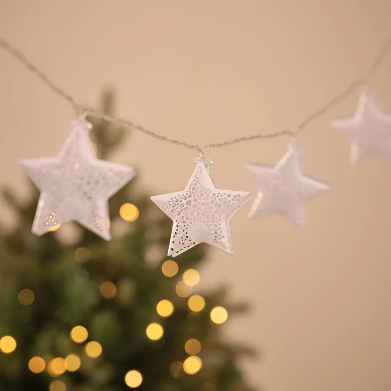 Warmweiße LED-Lichterkette mit 20 weißen Metallsternen