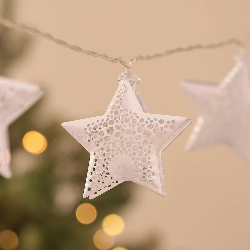 Warmweiße LED-Lichterkette mit 20 weißen Metallsternen