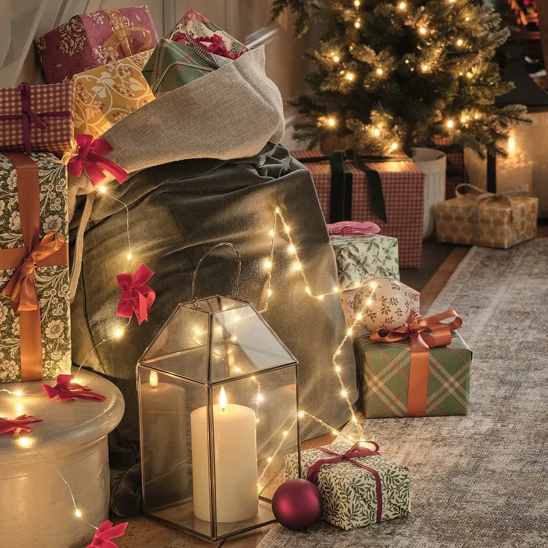 Vicarage Laterne in Gold mit TruGlow® Kerze und Fernbedienung