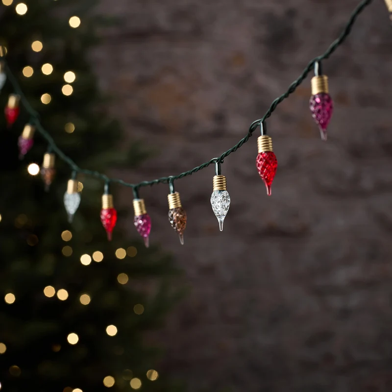 Rote Vintage LED-Lichterkette in Tropfenform mit Twinkle-Effekt und grünem Kabel