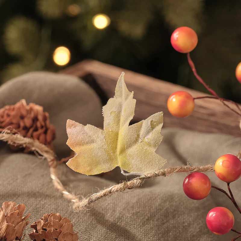 2 m LED-Herbstgirlande mit Blättern, Tannenzapfen & 20 Mikro-LEDs, Warmweiß
