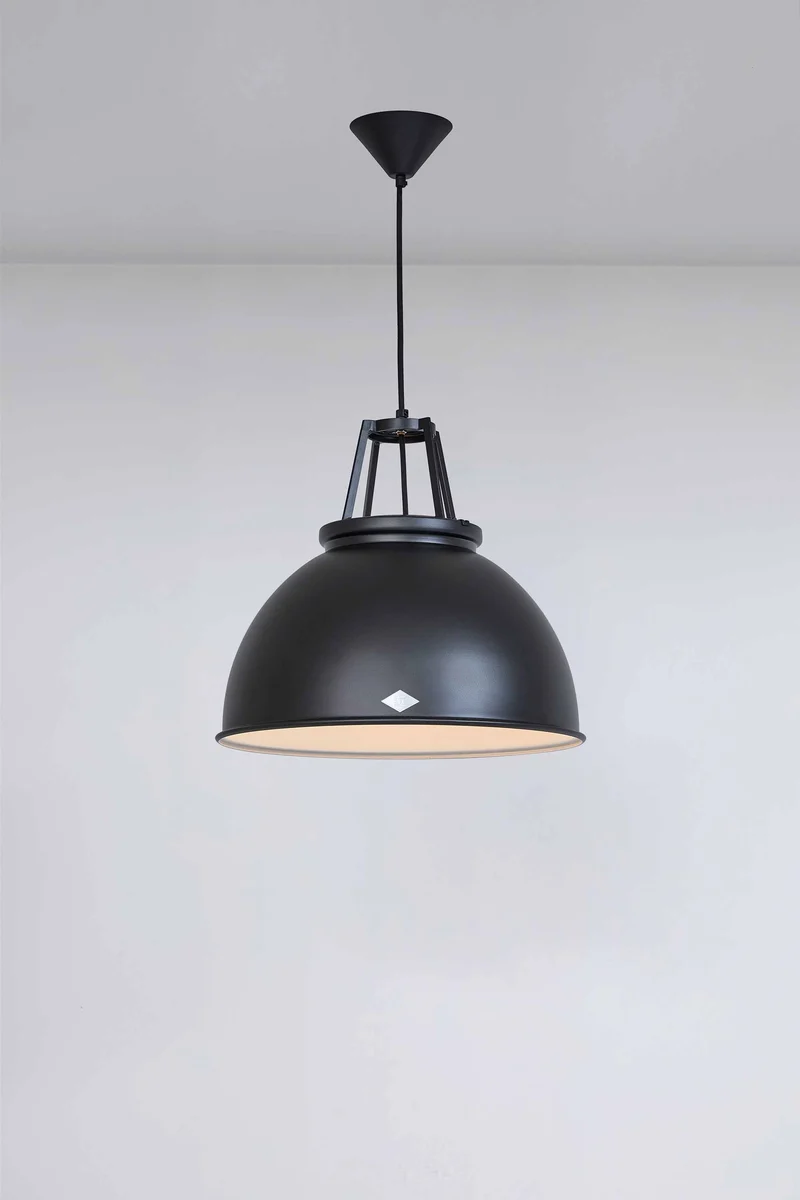 Titan Size 3 Black Edition