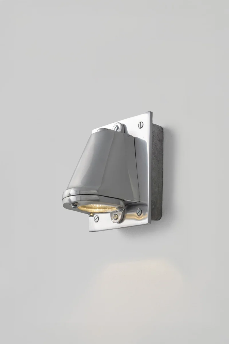 Mast Light with Transformer Box