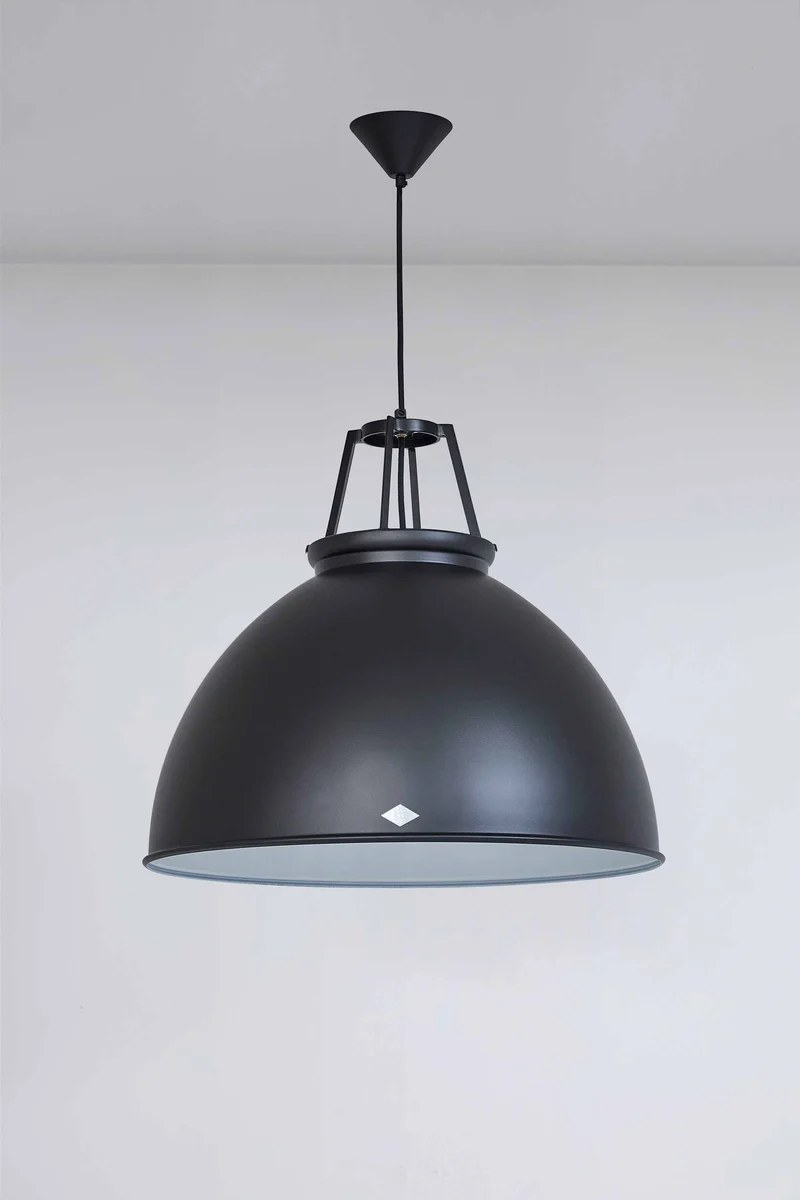 Titan Size 5 Black Edition