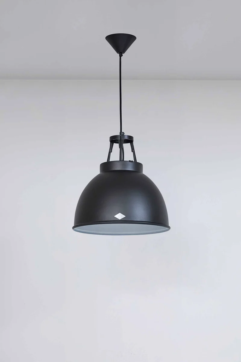 Titan Size 1 Black Edition