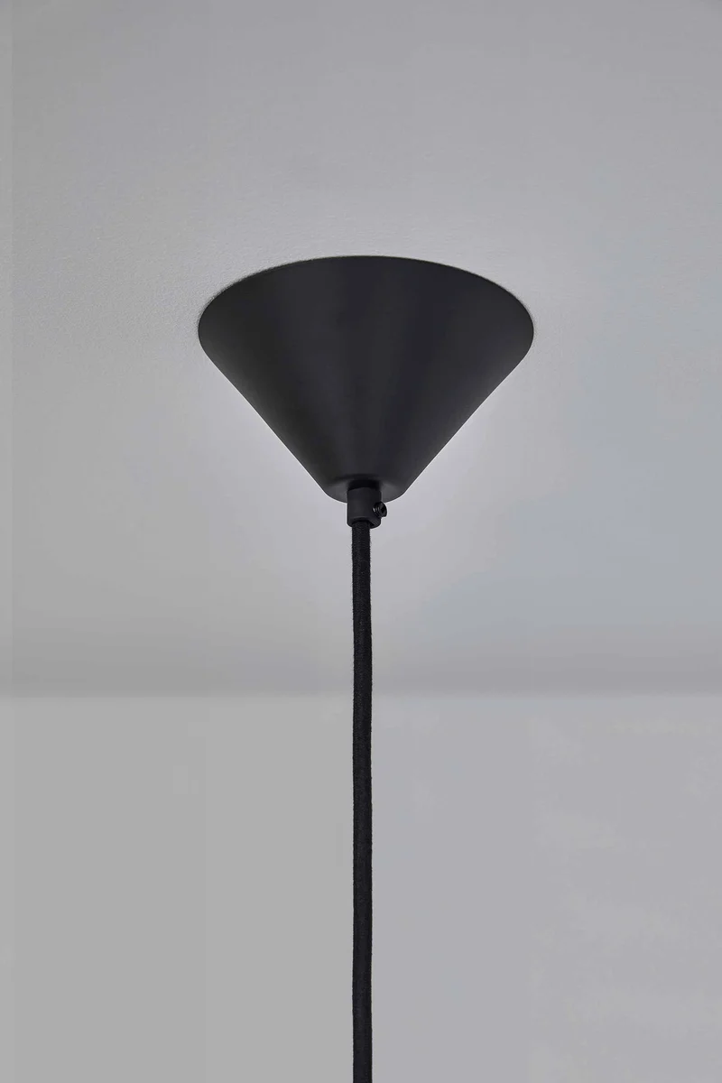 Titan Size 1 Black Edition