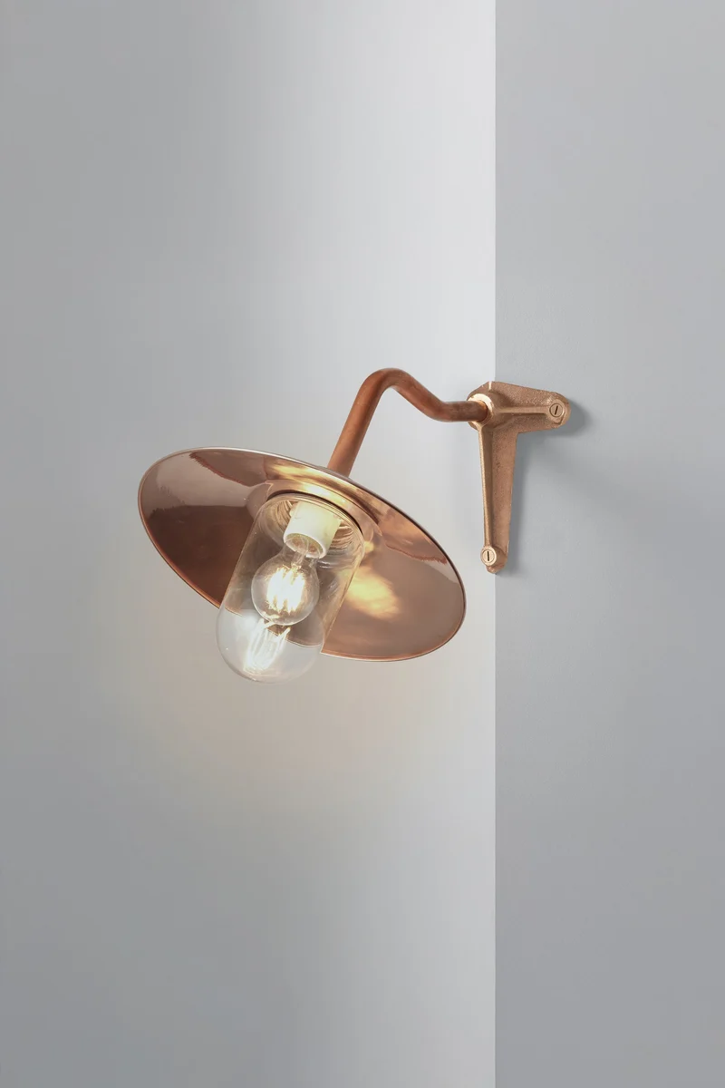 Exterior Bracket Light, Canted, 7680