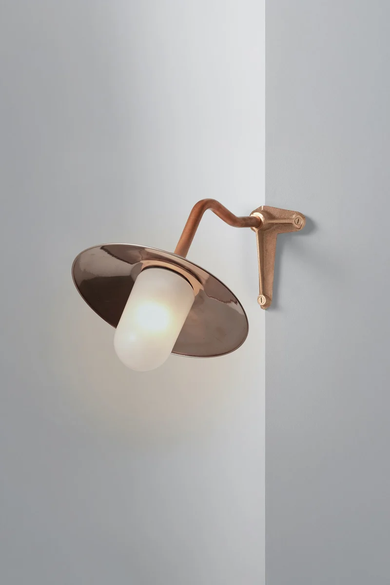 Exterior Bracket Light, Canted, 7680