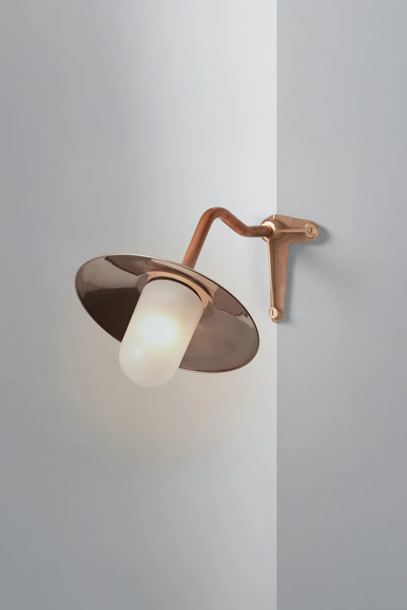 Exterior Bracket Light, Canted, 7680