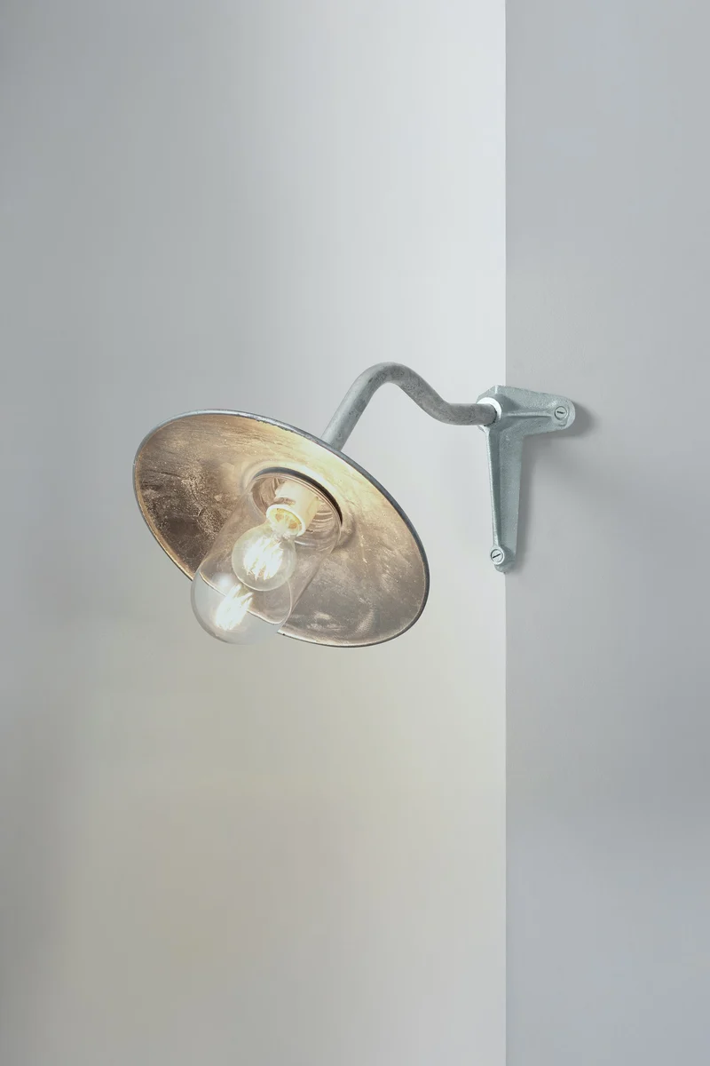 Exterior Bracket Light, Canted, 7680