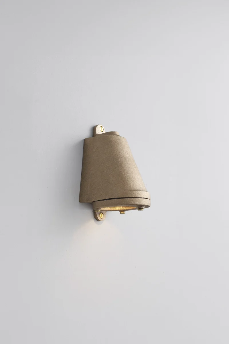 Mast Light, Mains LED