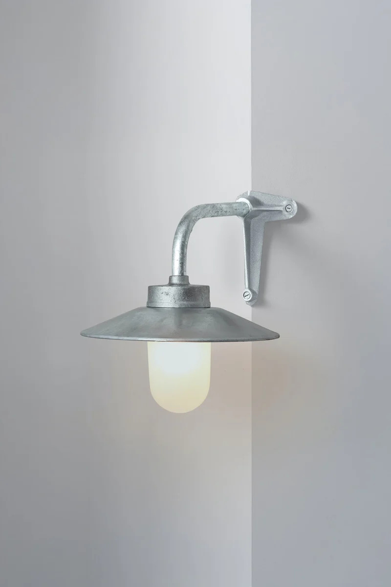 Exterior Bracket Light, 7680