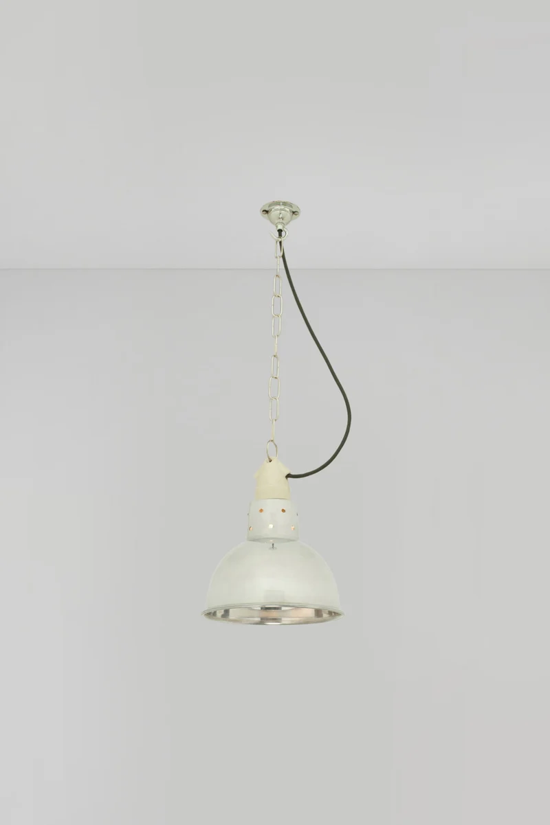 Spun Reflector with Suspension Lampholder