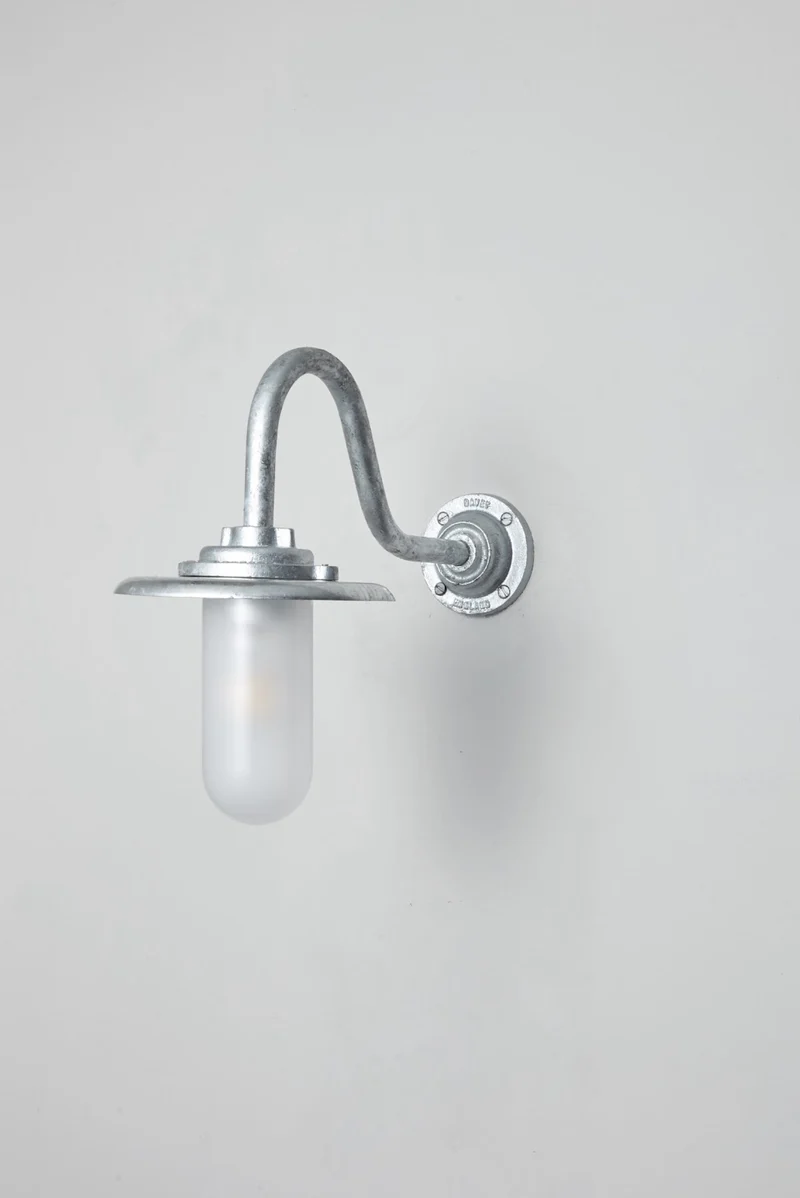 Exterior Bracket Light, 60W, Swan Neck 7677