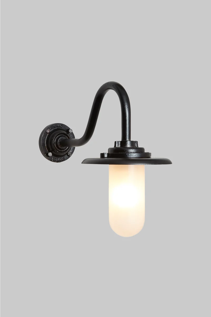 Exterior Bracket Light, 60W, Swan Neck 7677