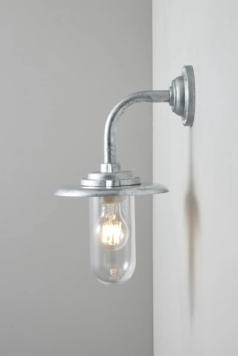 Exterior Bracket Light, 60W, 7677