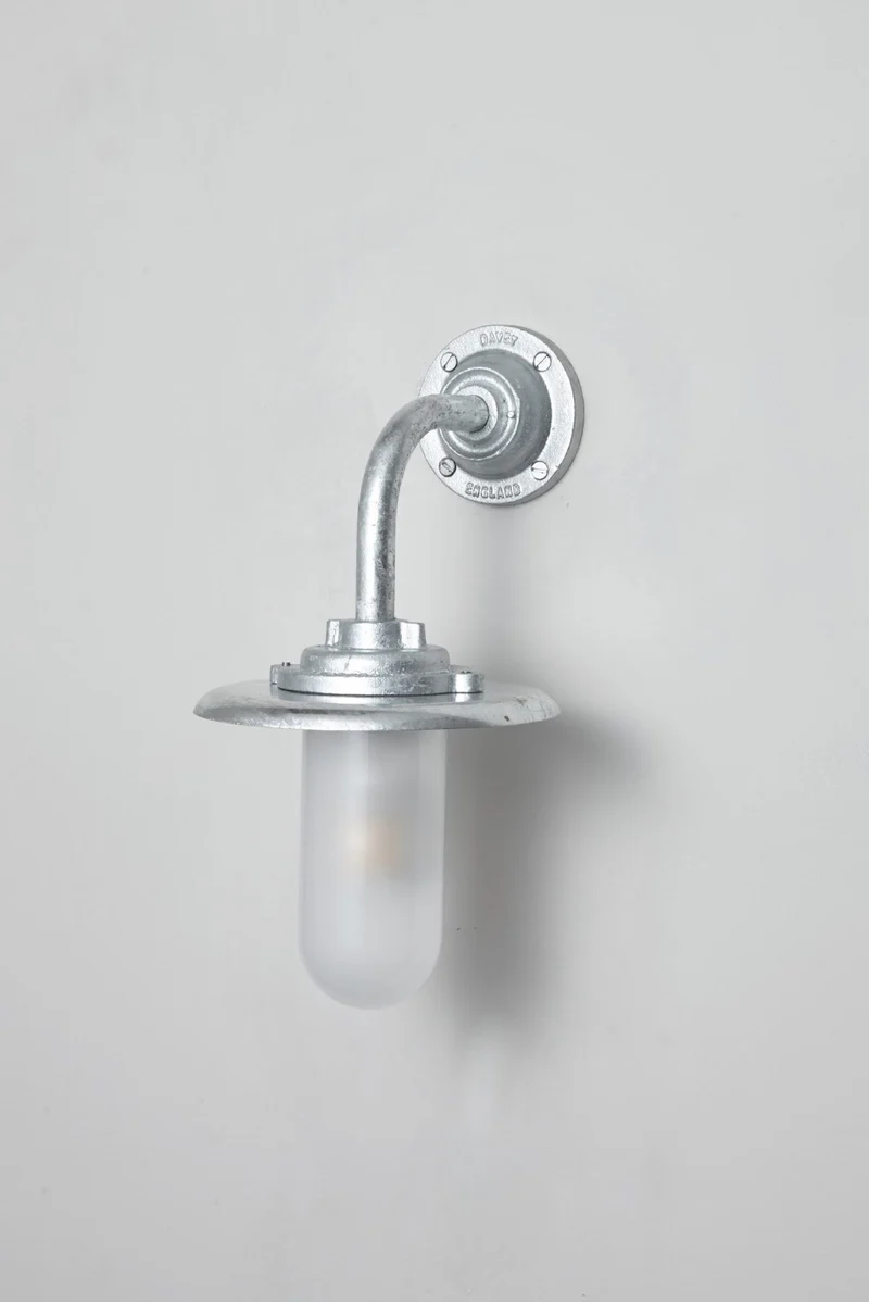 Exterior Bracket Light, 60W, 7677