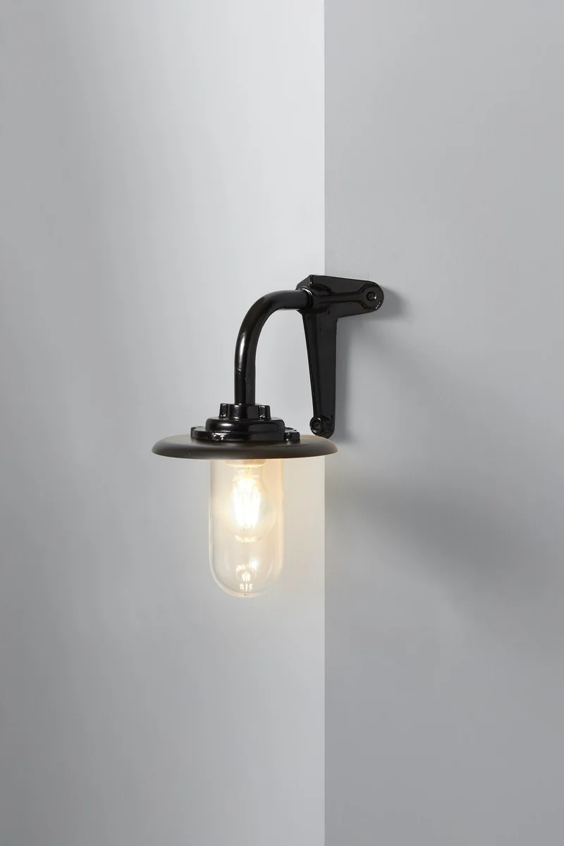 Exterior Bracket Light, 60W, 7677