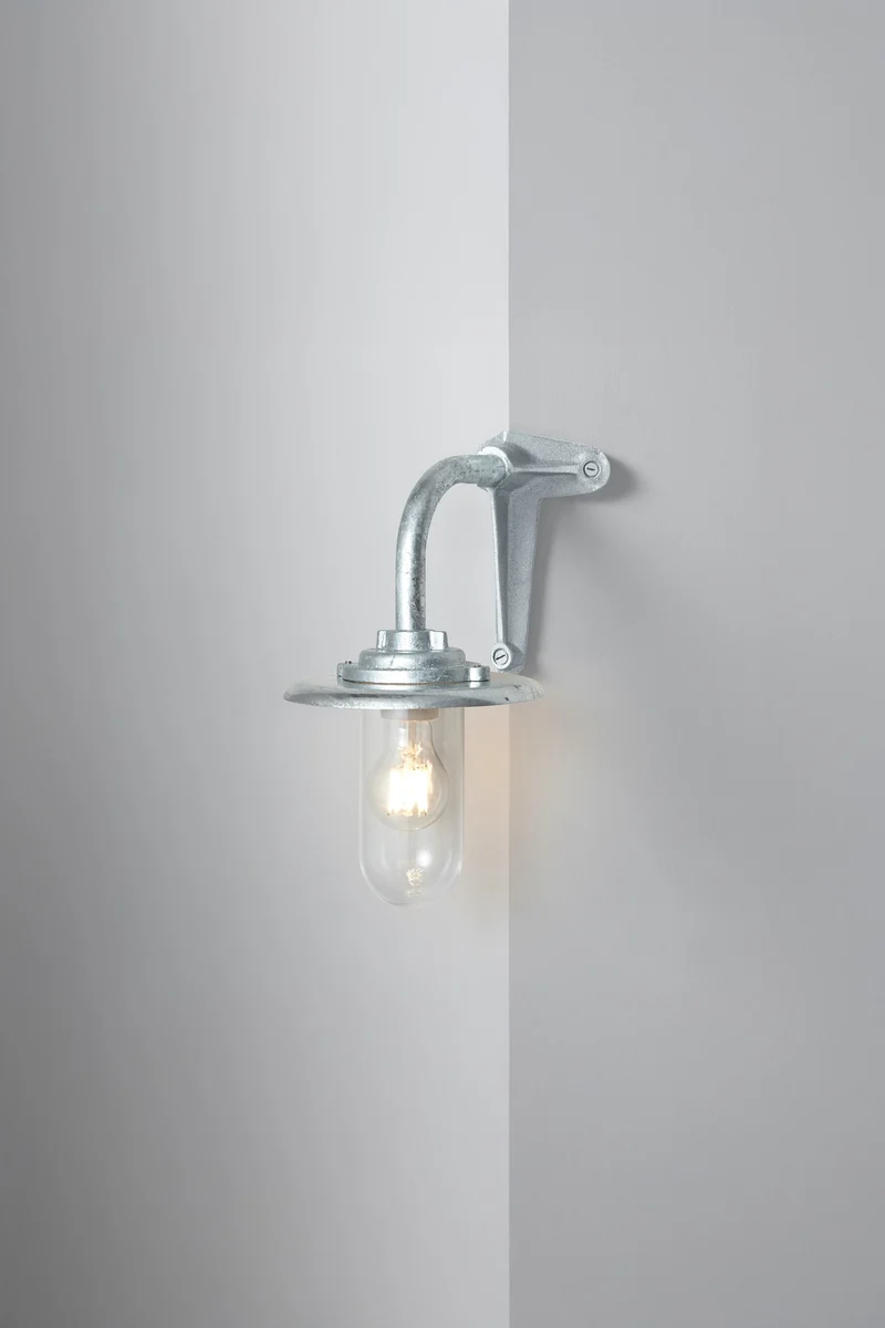 Exterior Bracket Light, 60W, 7677