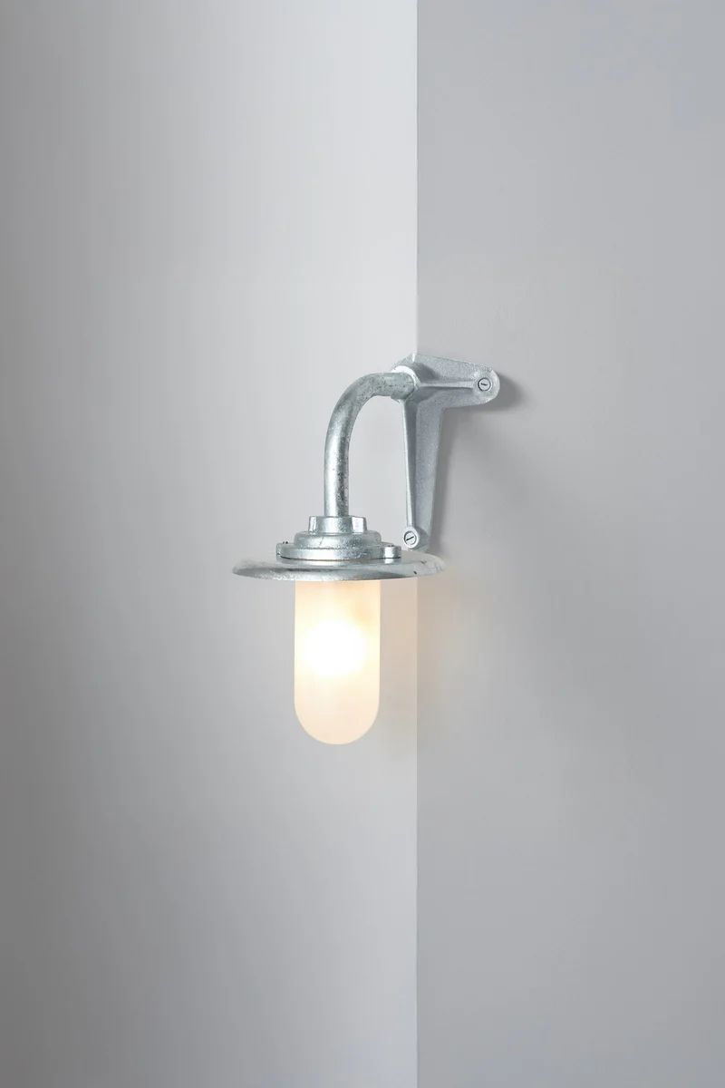 Exterior Bracket Light, 60W, 7677
