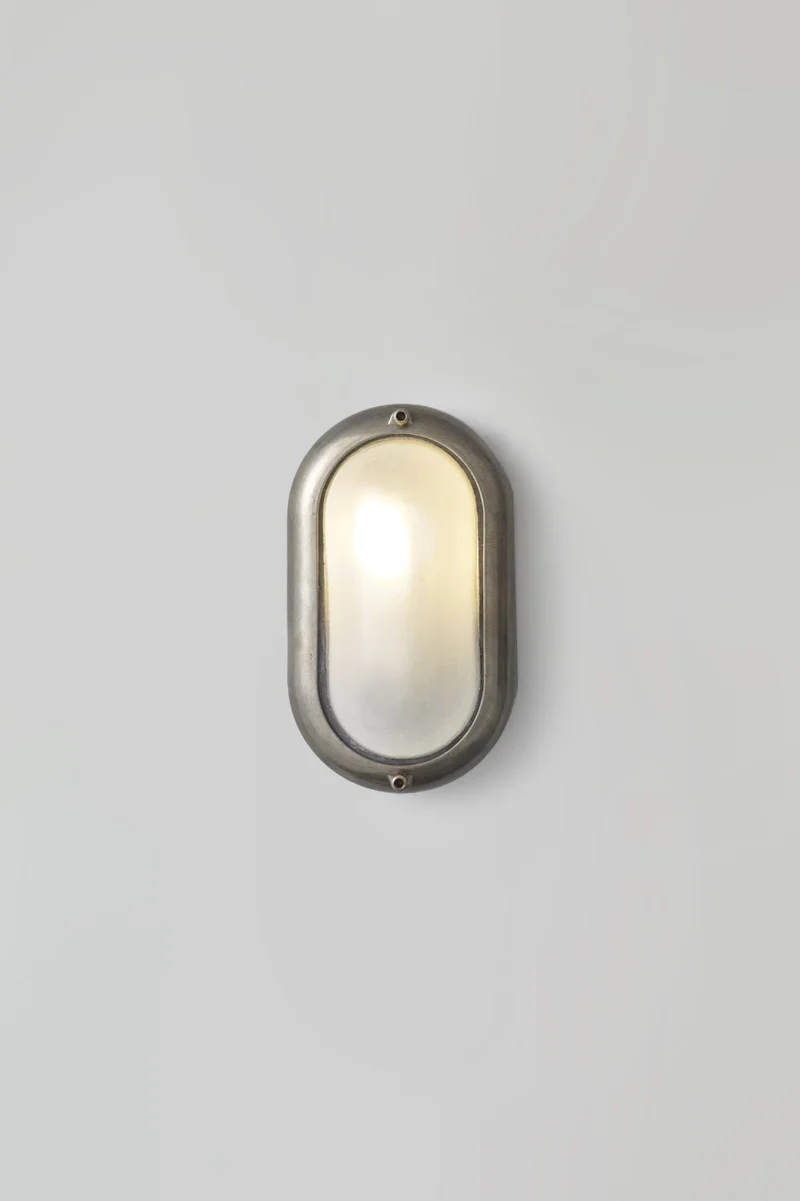 Small Exterior Oval Bulkhead 8124