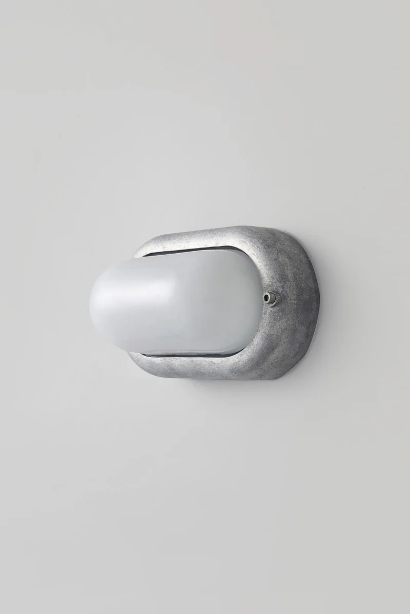 Small Exterior Oval Bulkhead 8124