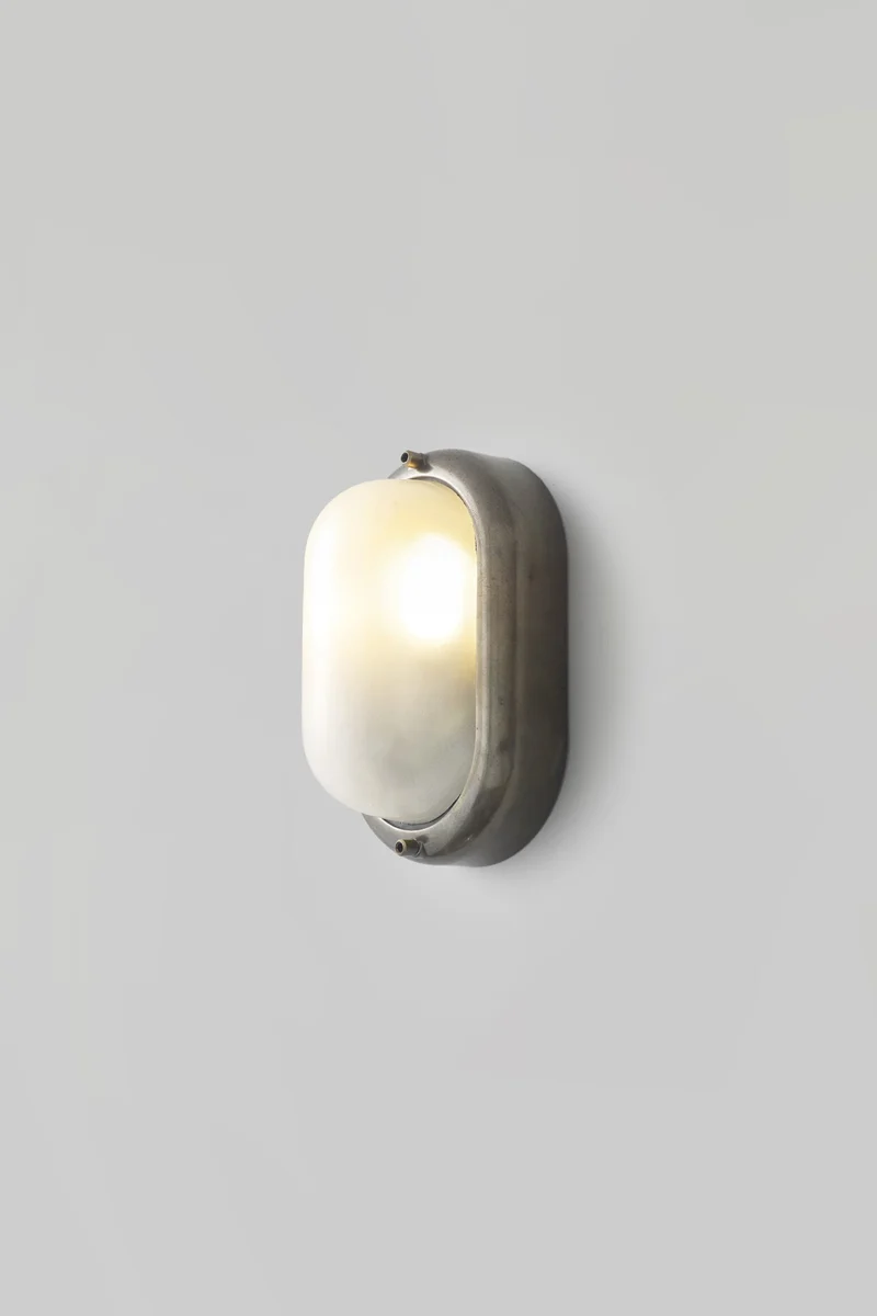 Small Exterior Oval Bulkhead 8124