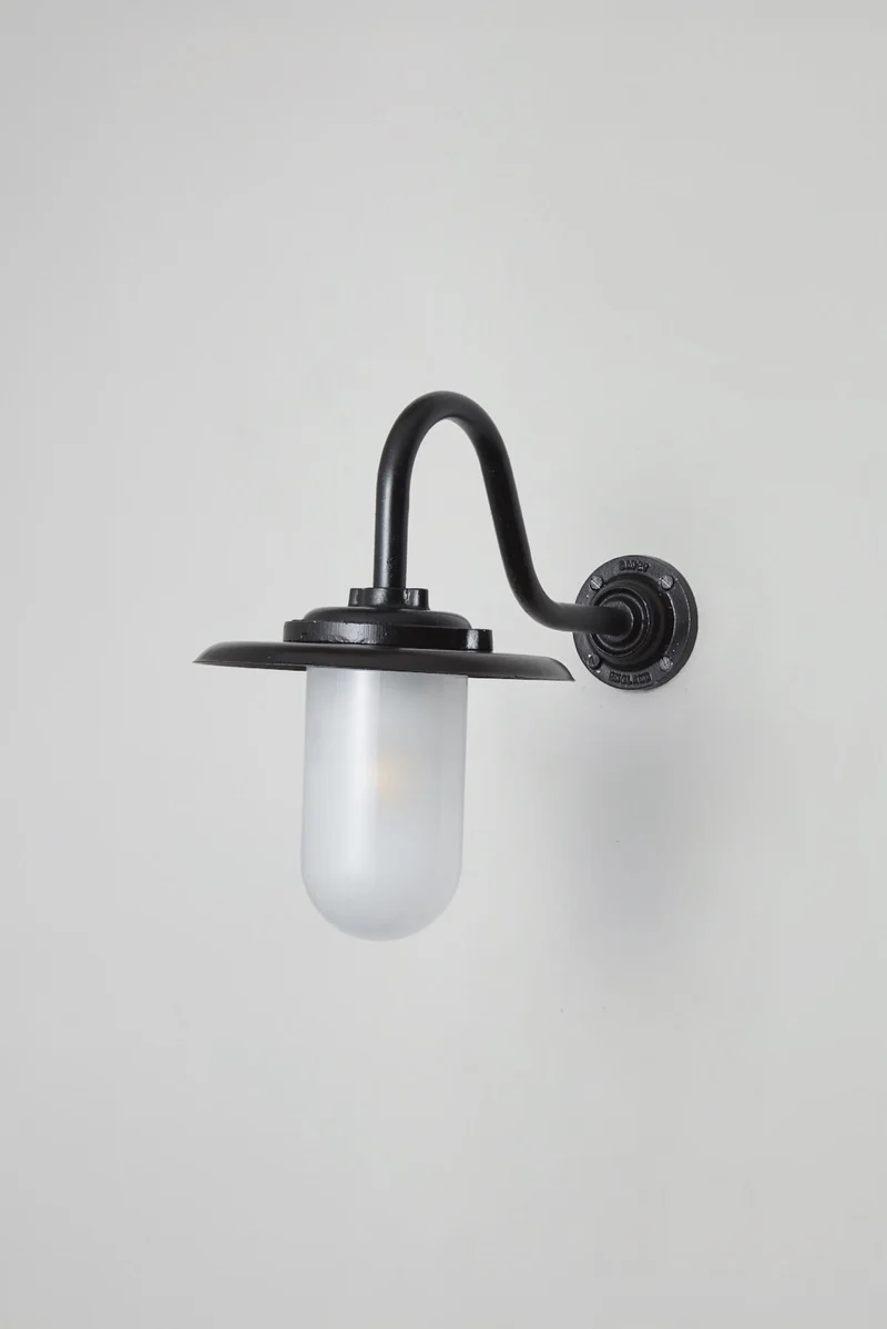 Exterior Bracket Light, 100W, 7677