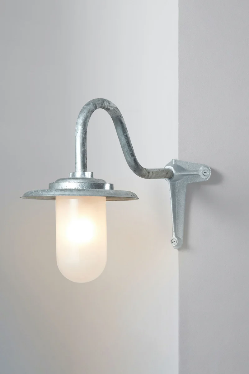 Exterior Bracket Light, 100W, 7677