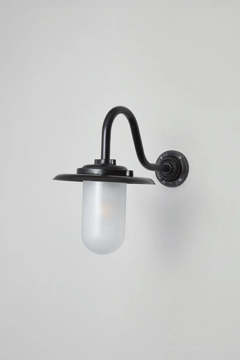Exterior Bracket Light, 100W, 7677