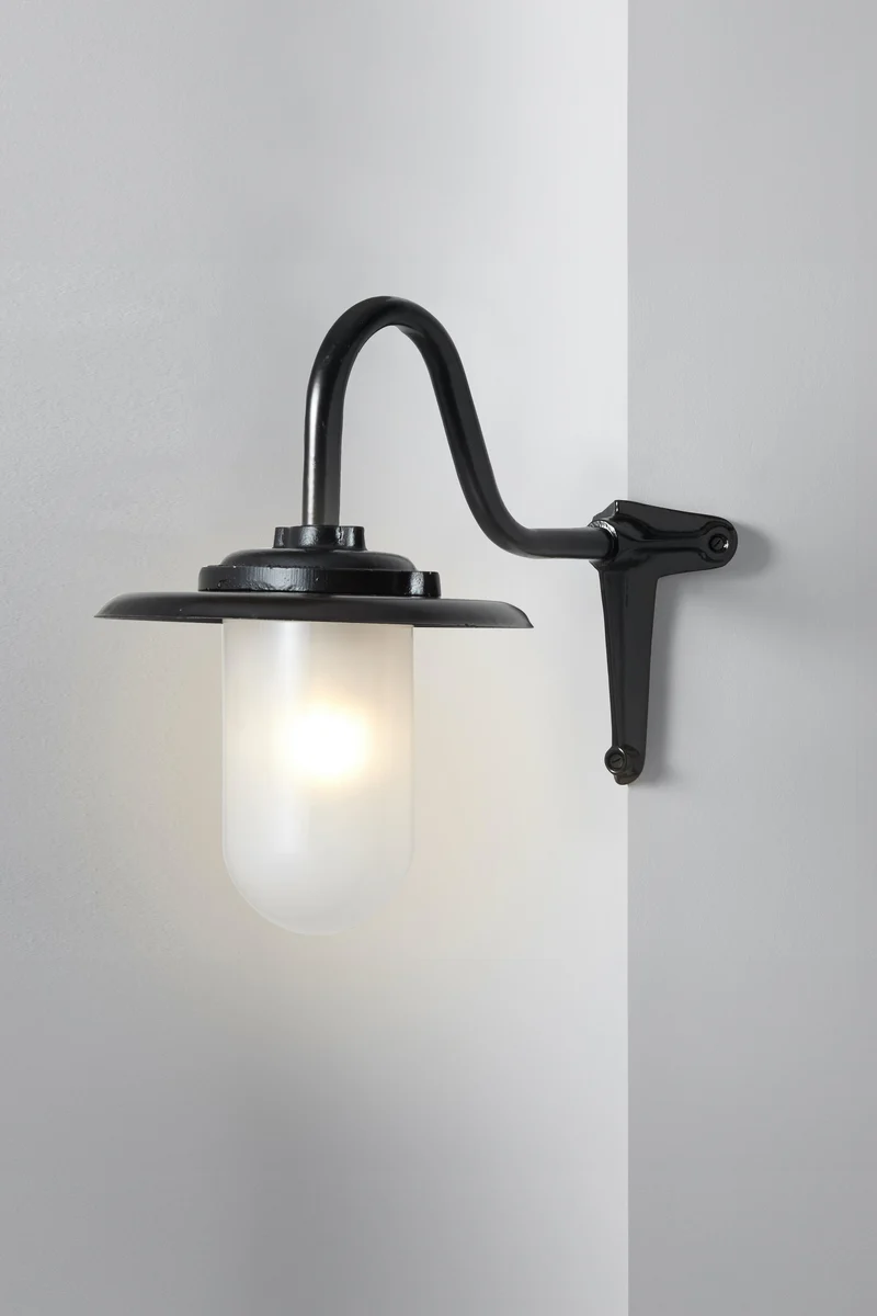 Exterior Bracket Light, 100W, 7677