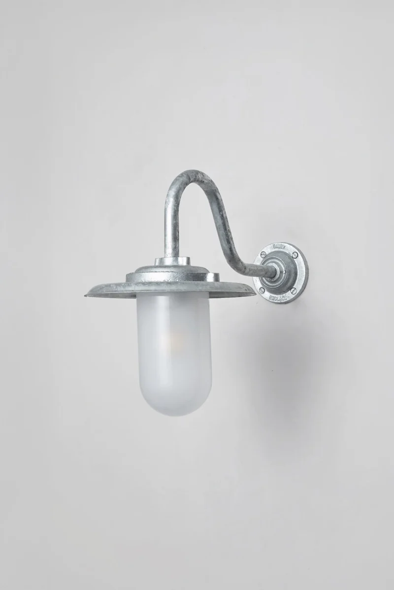 Exterior Bracket Light, 100W, 7677