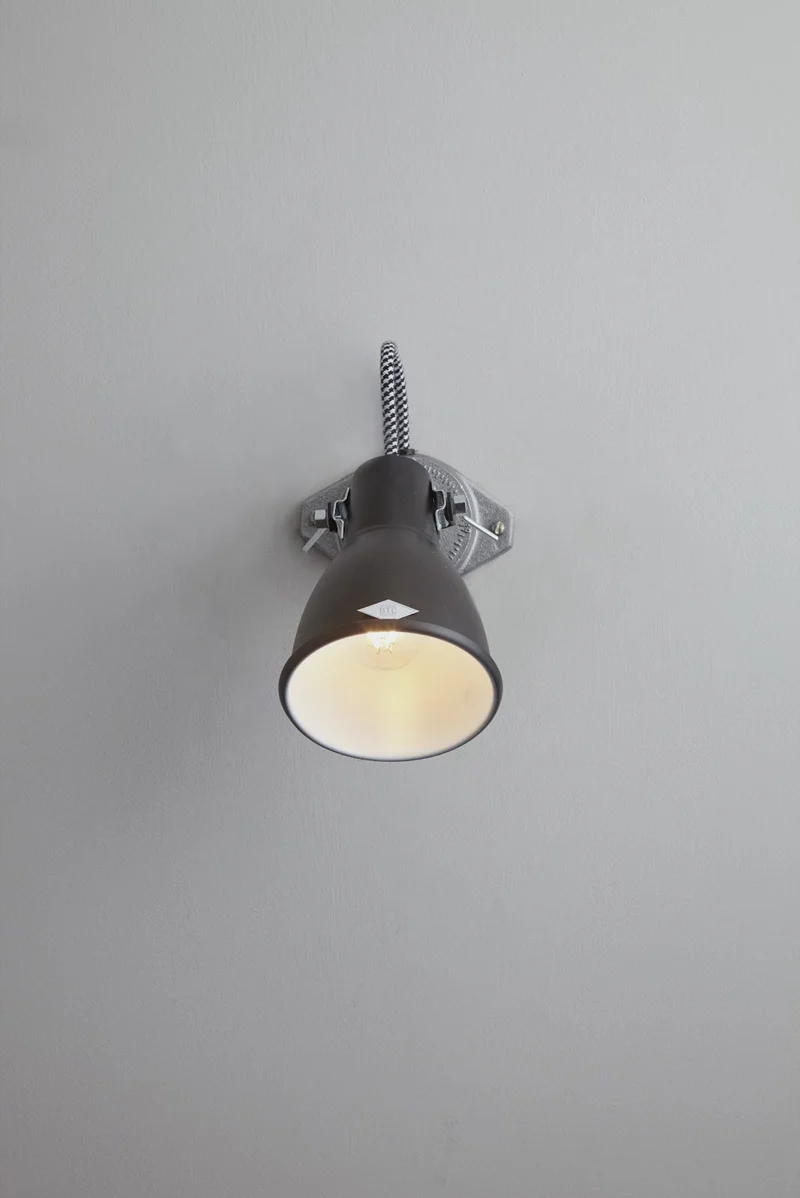 Stirrup 1 Single Wall Light