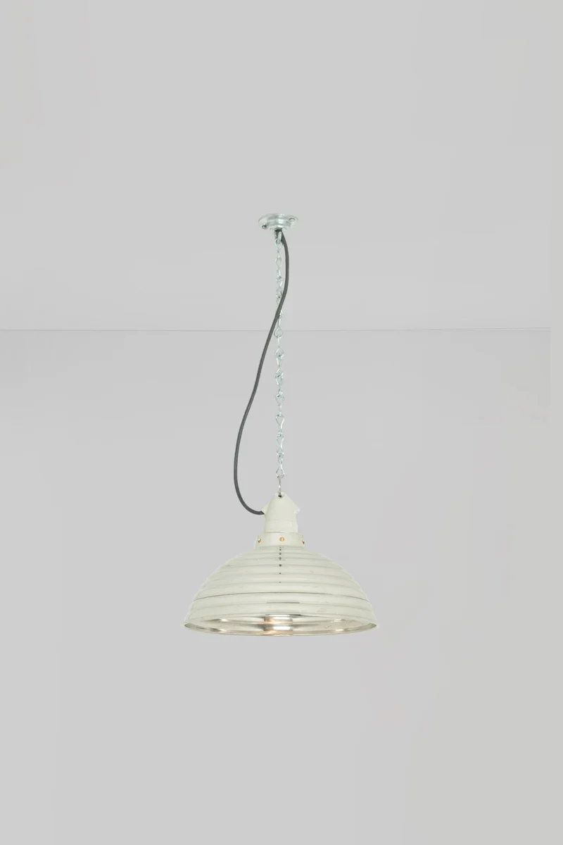 Spun Ripple with Suspension Lampholder