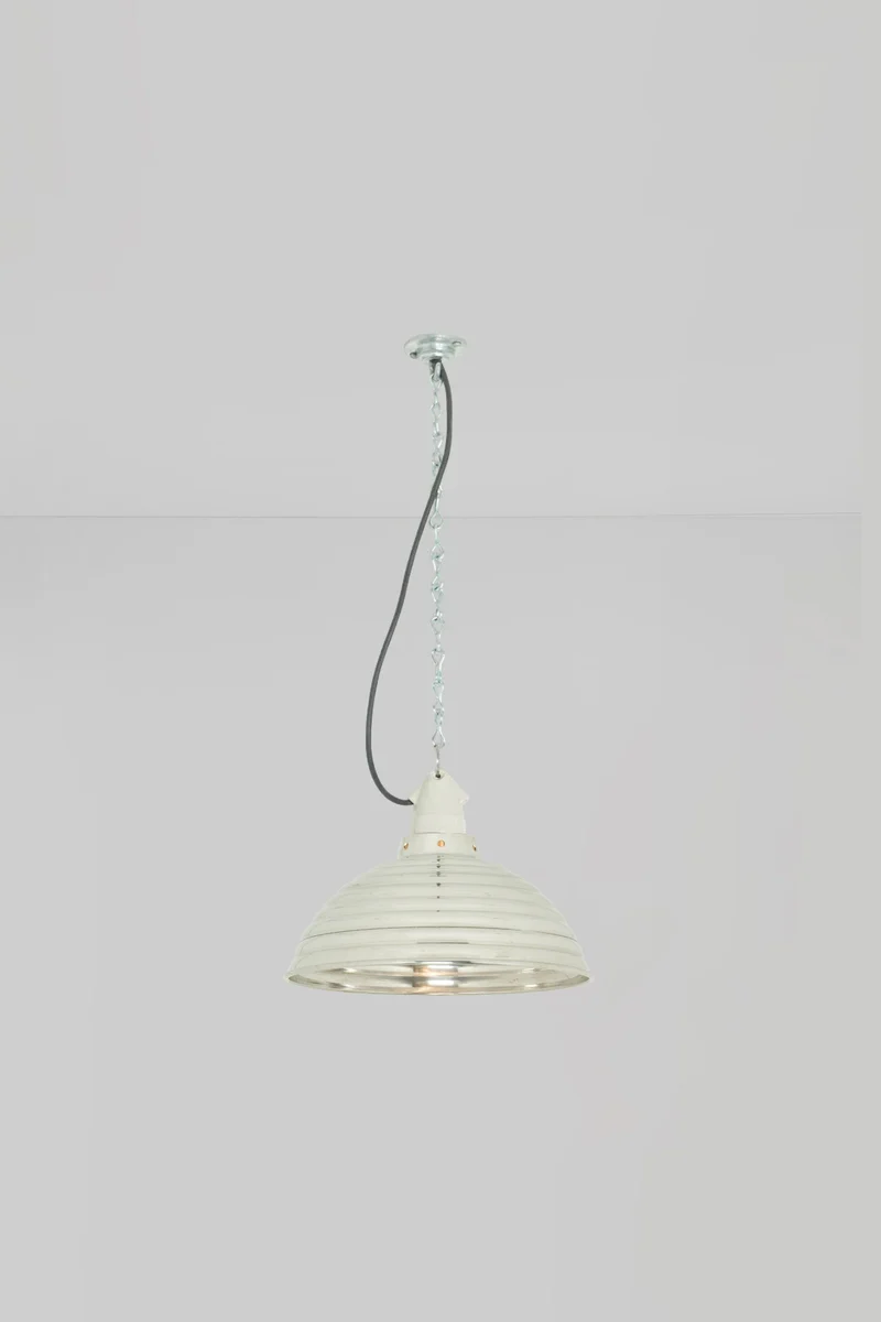 Spun Ripple with Suspension Lampholder