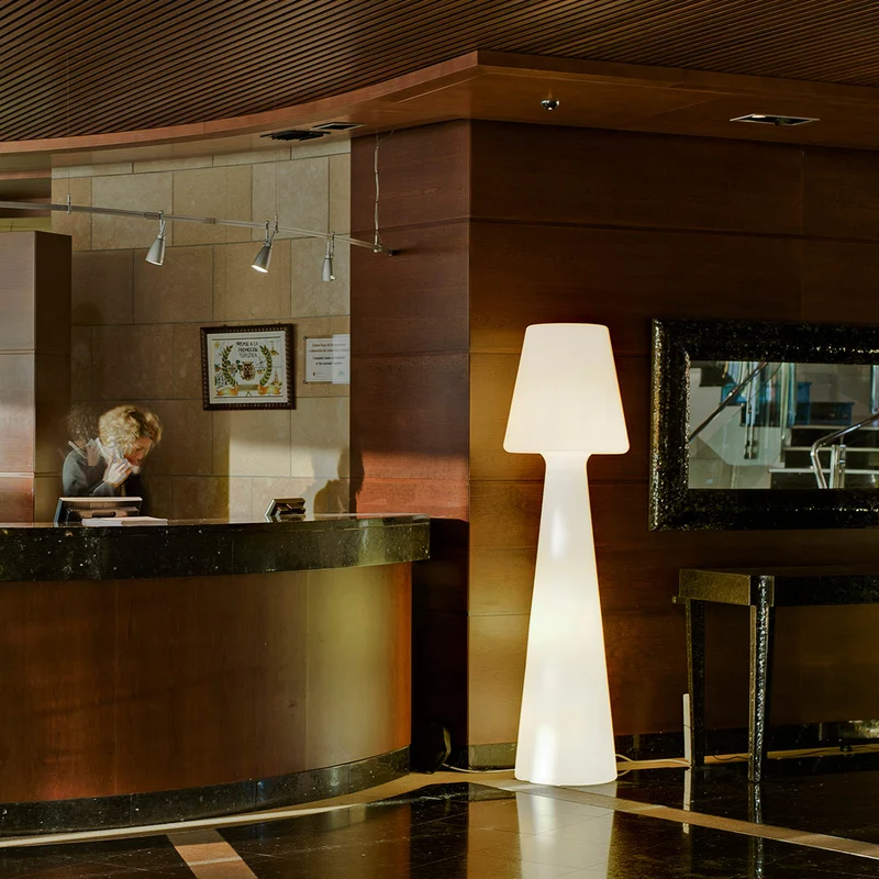 Lola 200 Stehlampe