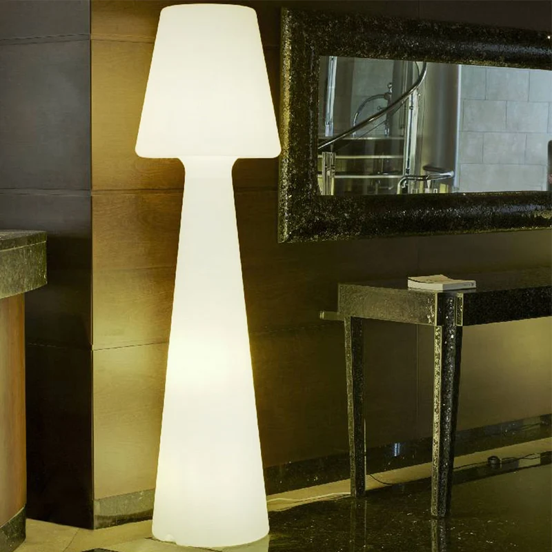 Lola 200 Stehlampe