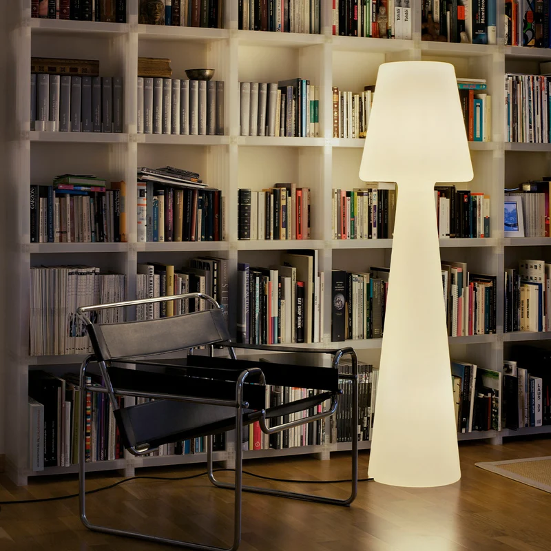 Lola 200 Stehlampe