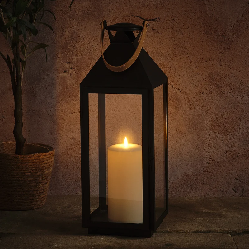 Große "Brixham" Laterne mit Griff & TruGlow® LED-Kerze