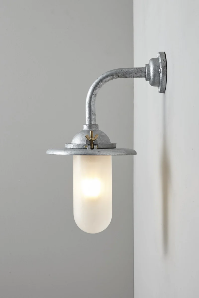 Exterior Bracket Light, 7685