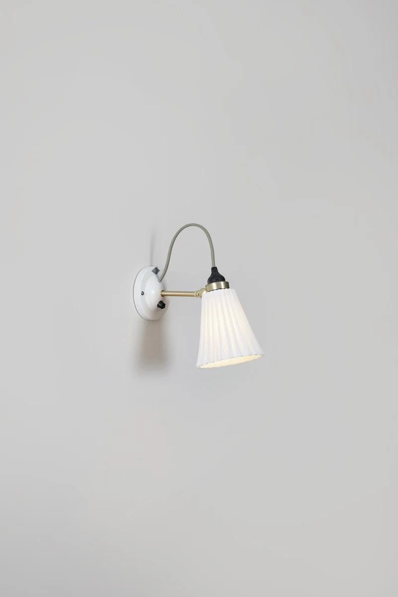 Hector Pleat Medium Wall Light, Switched, Brass