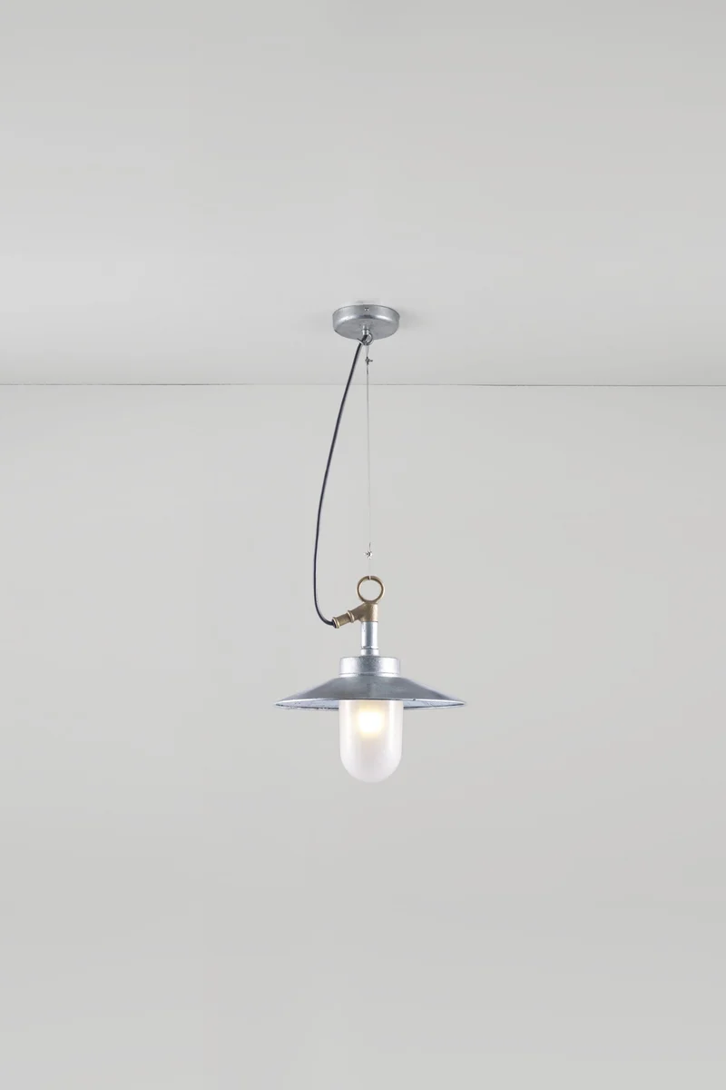 Well Glass Pendant With Visor 7680 IP44